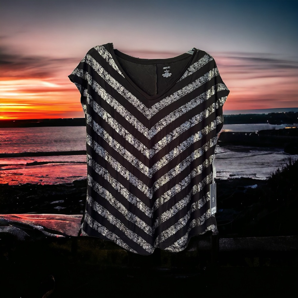 Jennifer Lopez Black & Silver Chevron T-shirt. Great for New Year’s party. NWT
